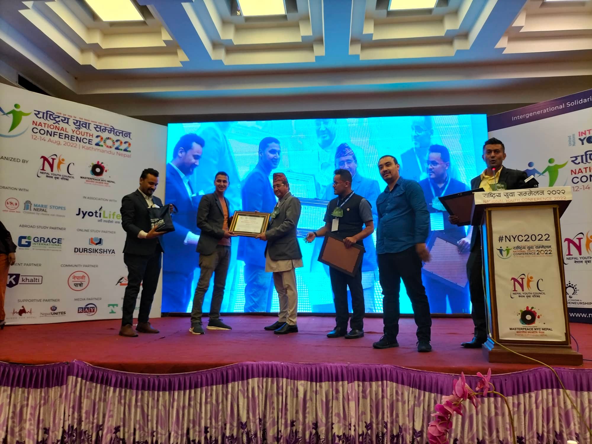 पत्रकार विष्ट मिडिया पर्सनालिटी  अफ द इयर अवार्डबाट सम्मानित 